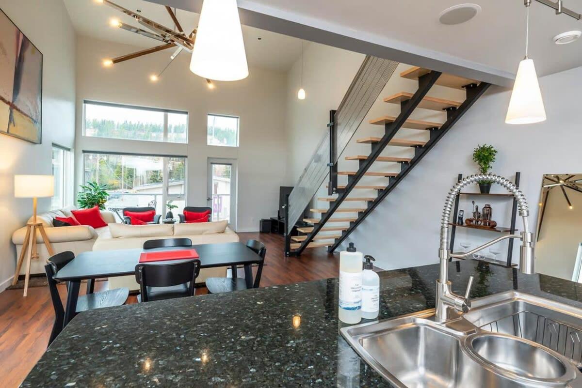Nn - The Flame - Downtown 1-Bed 2-Bath Whitehorse Exterior foto