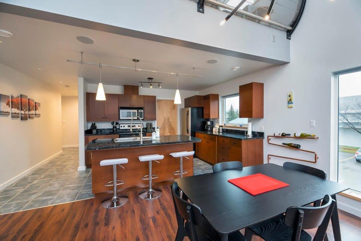 Nn - The Flame - Downtown 1-Bed 2-Bath Whitehorse Exterior foto