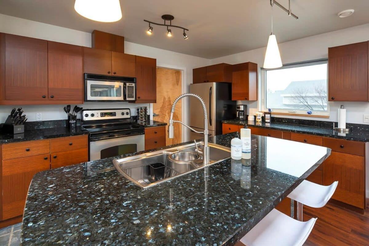 Nn - The Flame - Downtown 1-Bed 2-Bath Whitehorse Exterior foto