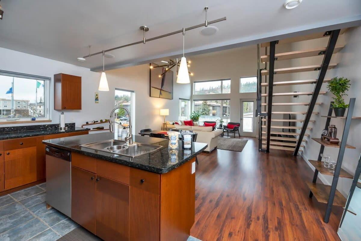 Nn - The Flame - Downtown 1-Bed 2-Bath Whitehorse Exterior foto